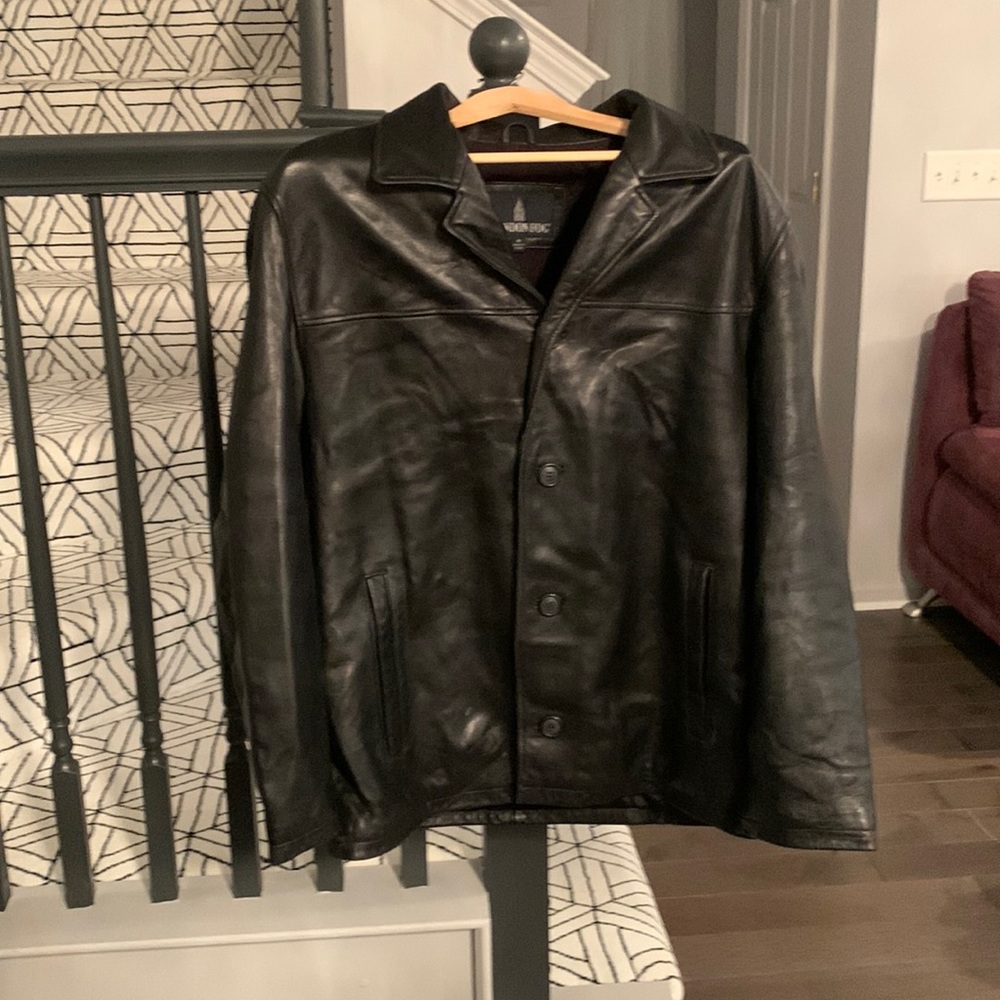 London fog men’s genuine leather jacket great condition. Must have !